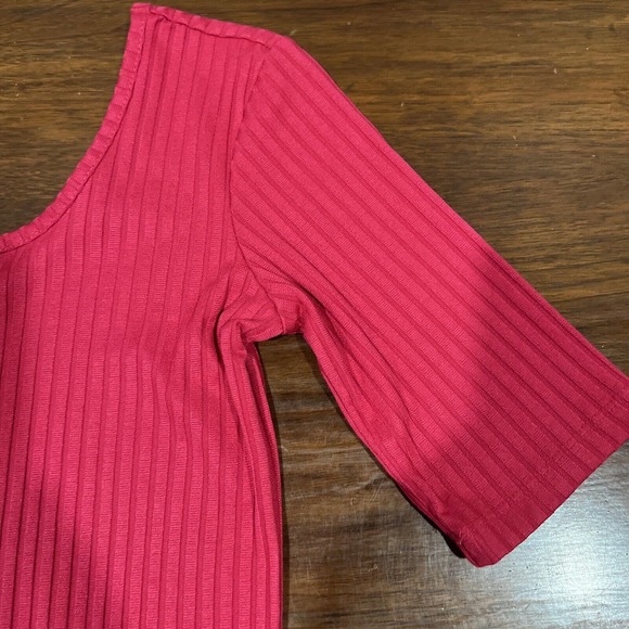 Decree Top Women’s‎ Medium Hot Pink Short Sleeve Scoop Neck Ribbed Stretch Top - Picture 3 of 14